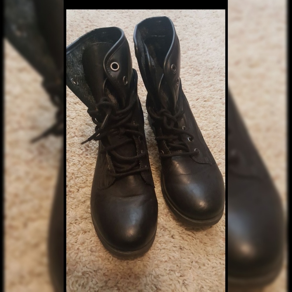 Combat boots